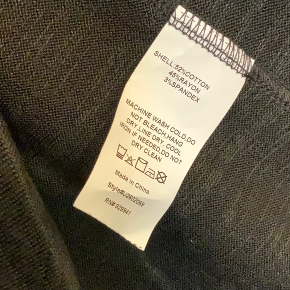 Black Twist-Front Notch Collar Top - Picture 4 of 10